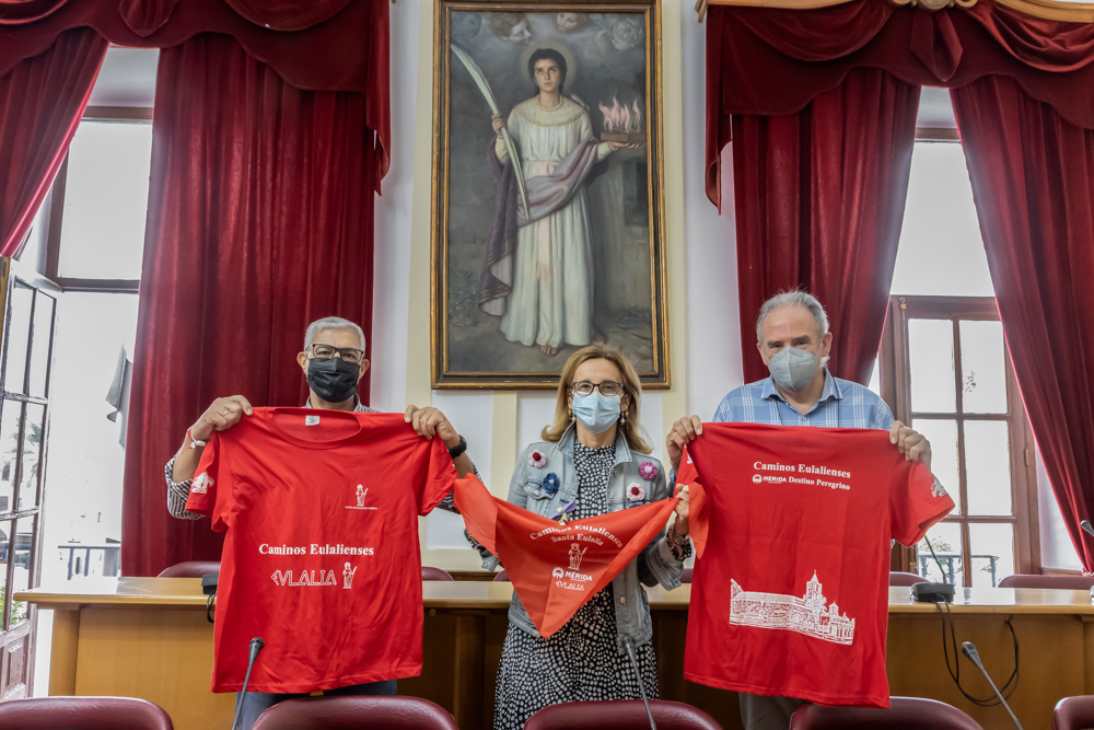 Presentadas las camisetas “Mérida destino peregrino”